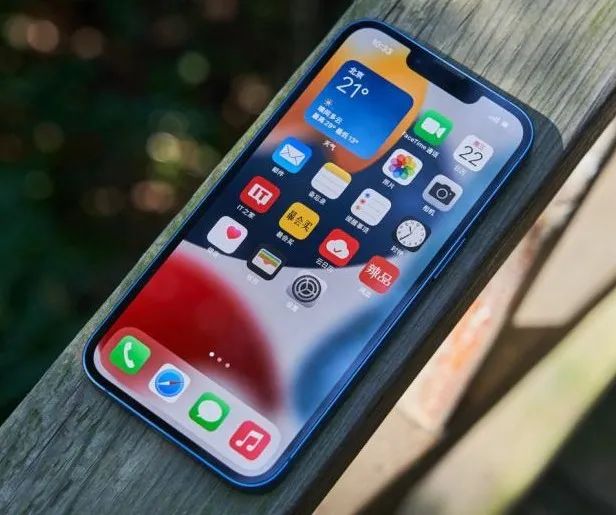 伪造健康码，这可不能行；美国一人非法解锁运营商合约机获利 2500 万美元