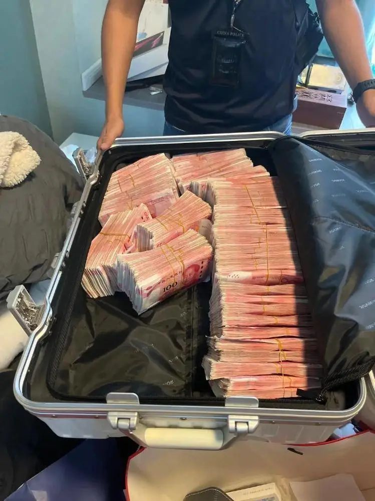 每条个人信息卖五毛，团伙被抓后发现1500万资产；为讨薪技术人员删除公司电子数据 获刑11个月