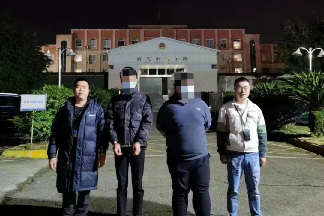 多人被抓！看到这种“路由器”请立即报警！；数百个Docker容器镜像中隐藏漏洞，下载量高达数十亿次；