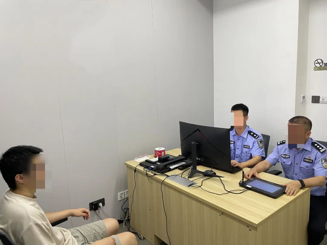 某科技公司因造成数据泄露 被网安部门罚款100万元；最新报告：25%员工向ChatGPT等AI工具上传敏感数据