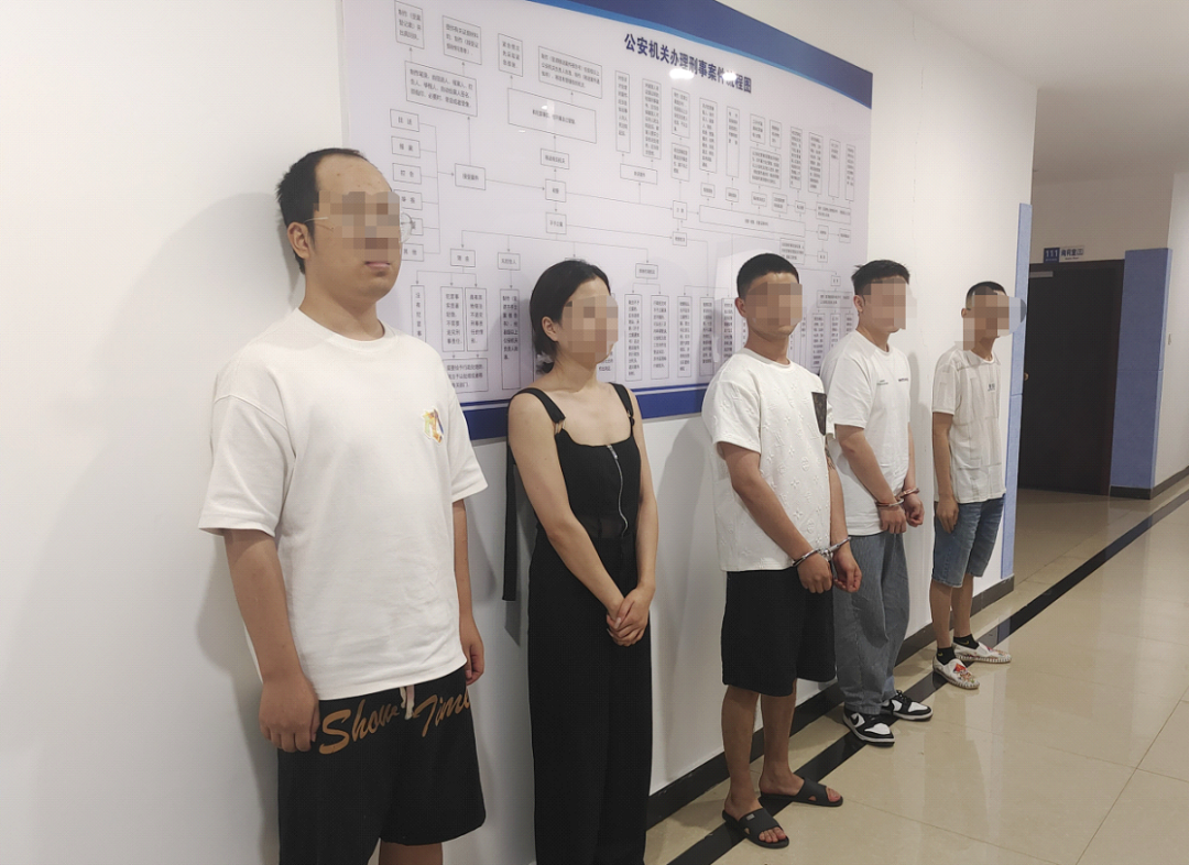 这么高调的黑客，网警还是头一次见;攻击POS机后台窃取个人信息74万条！4人获刑